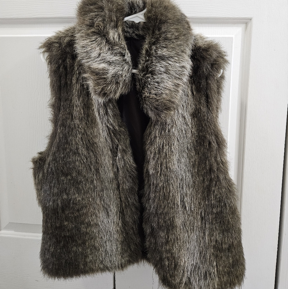 Women's faux fur vest